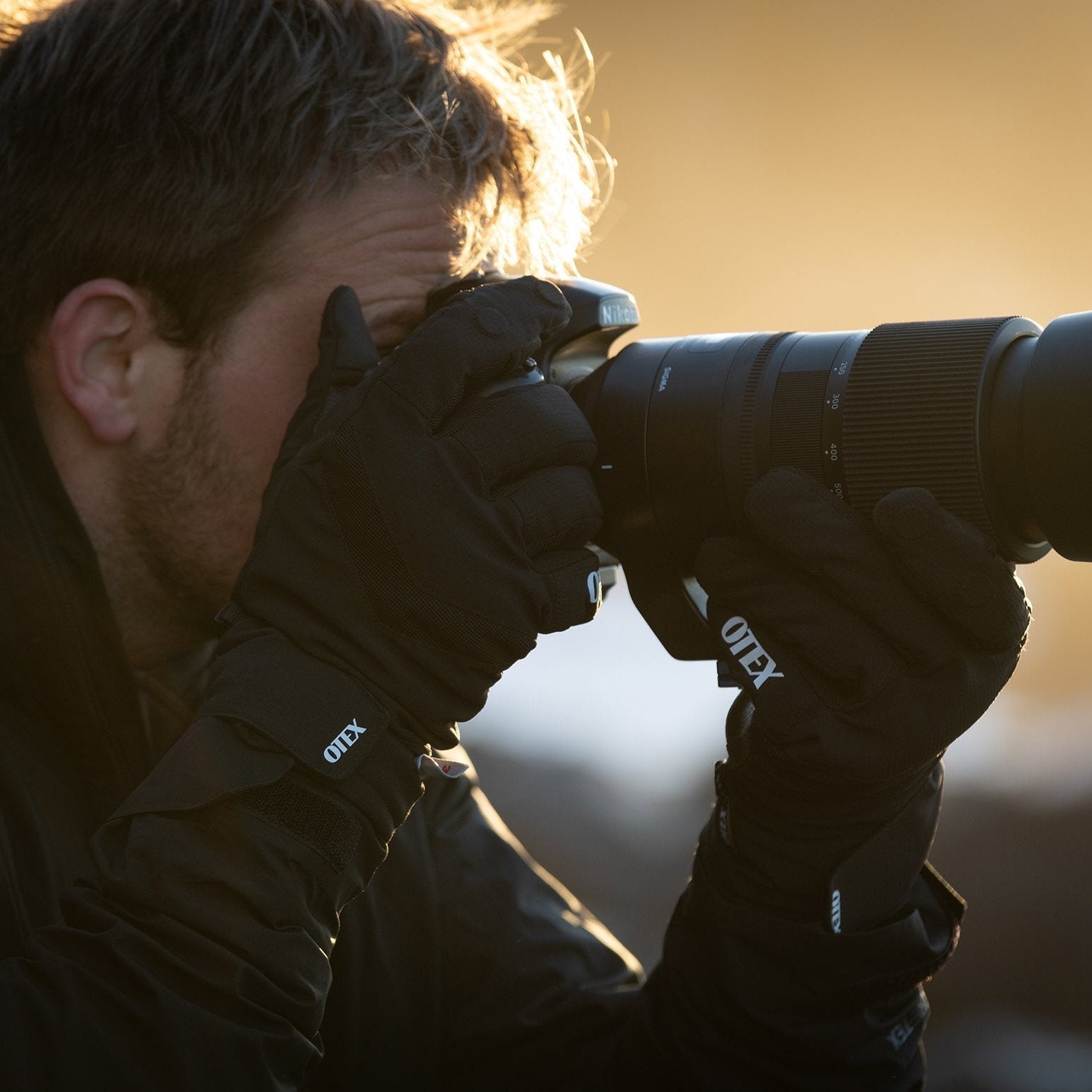 OTEX Photography Gloves being used by a photographer